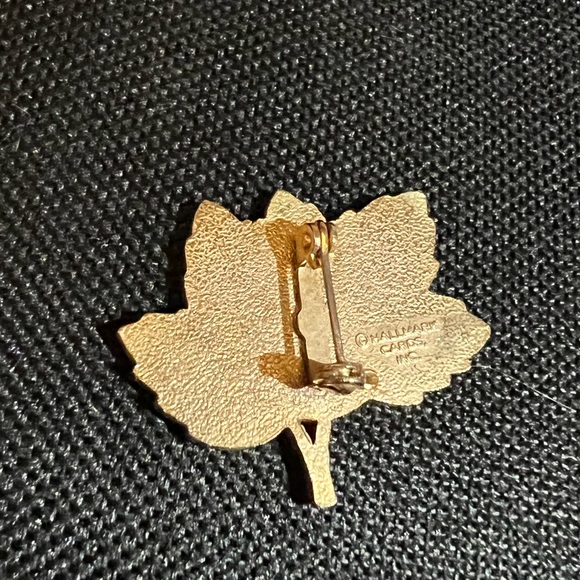 Fall Leaves Leaf Metal Enamel Lapel Pin Pinback Brooch by Hallmark Cards - Picture 2 of 3